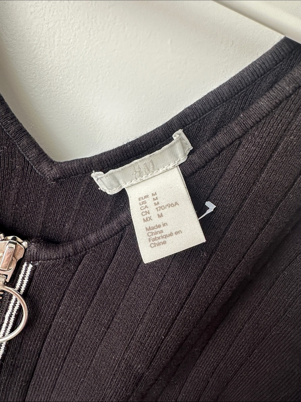 H&M Black Ribbed Zip-Front Crop Tank - Picture 2 of 3